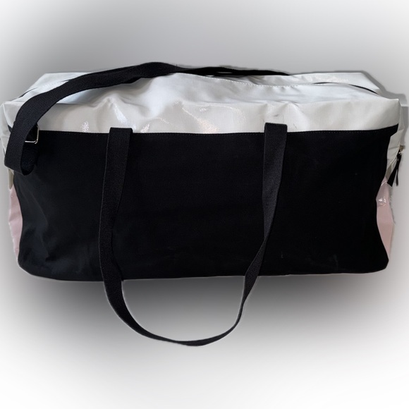 NWT Victoria’s Secret Weekender Gym Bag - Picture 4 of 11